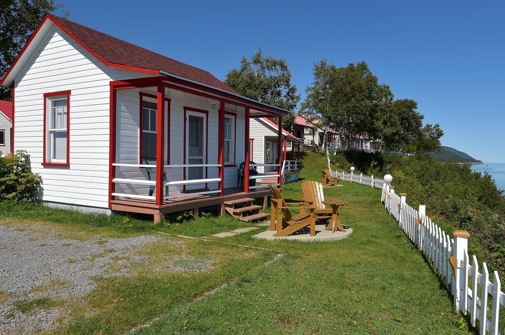 Motel Et Chalets Bo-Fleuve Evangeline Saint-Simeon  Ngoại thất bức ảnh