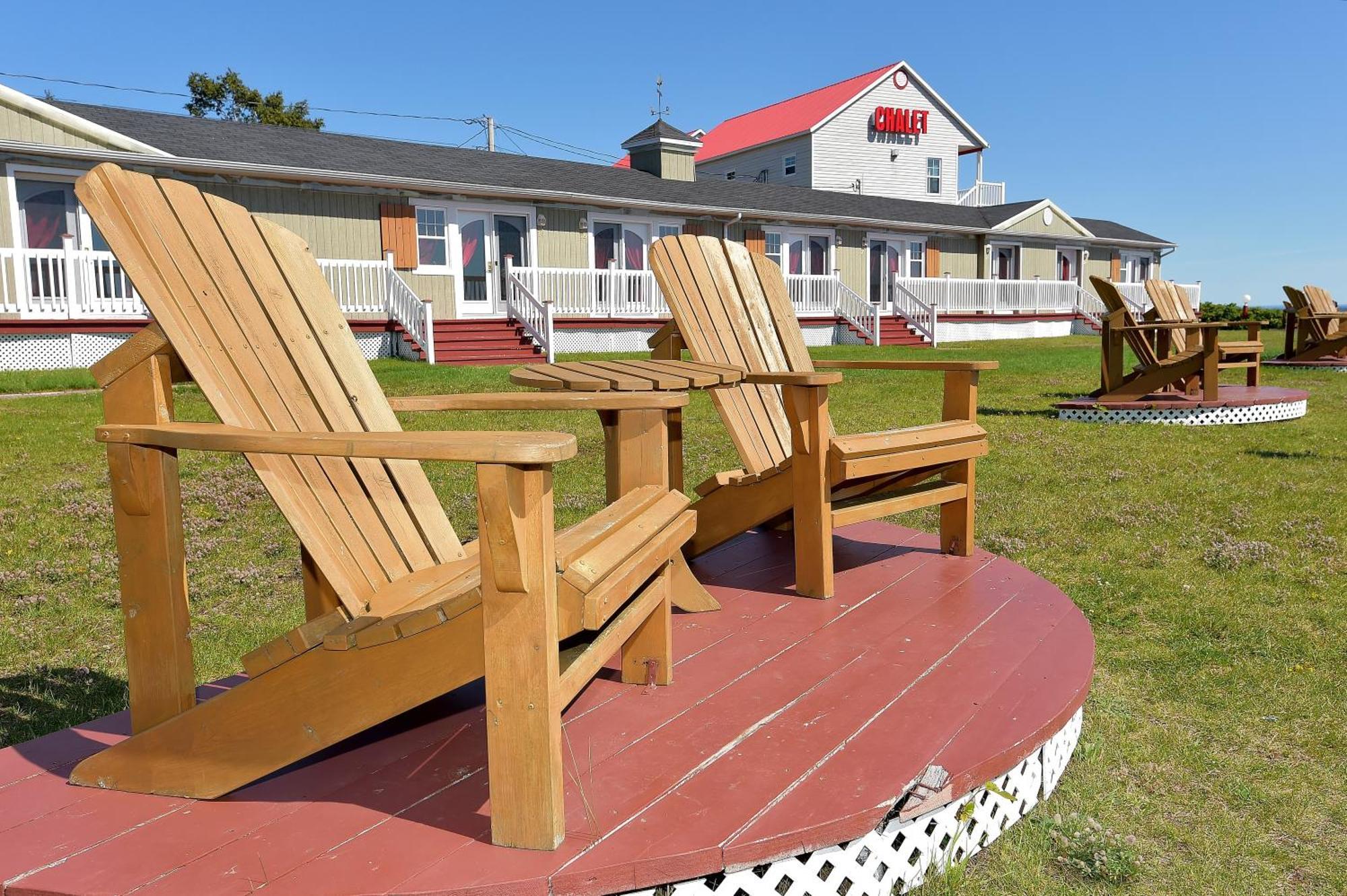 Motel Et Chalets Bo-Fleuve Evangeline Saint-Simeon  Phòng bức ảnh