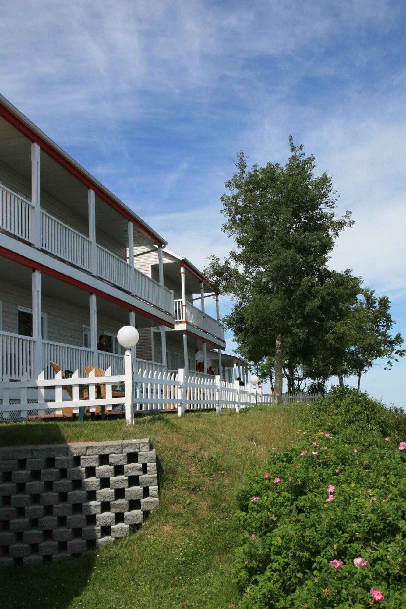 Motel Et Chalets Bo-Fleuve Evangeline Saint-Simeon  Phòng bức ảnh