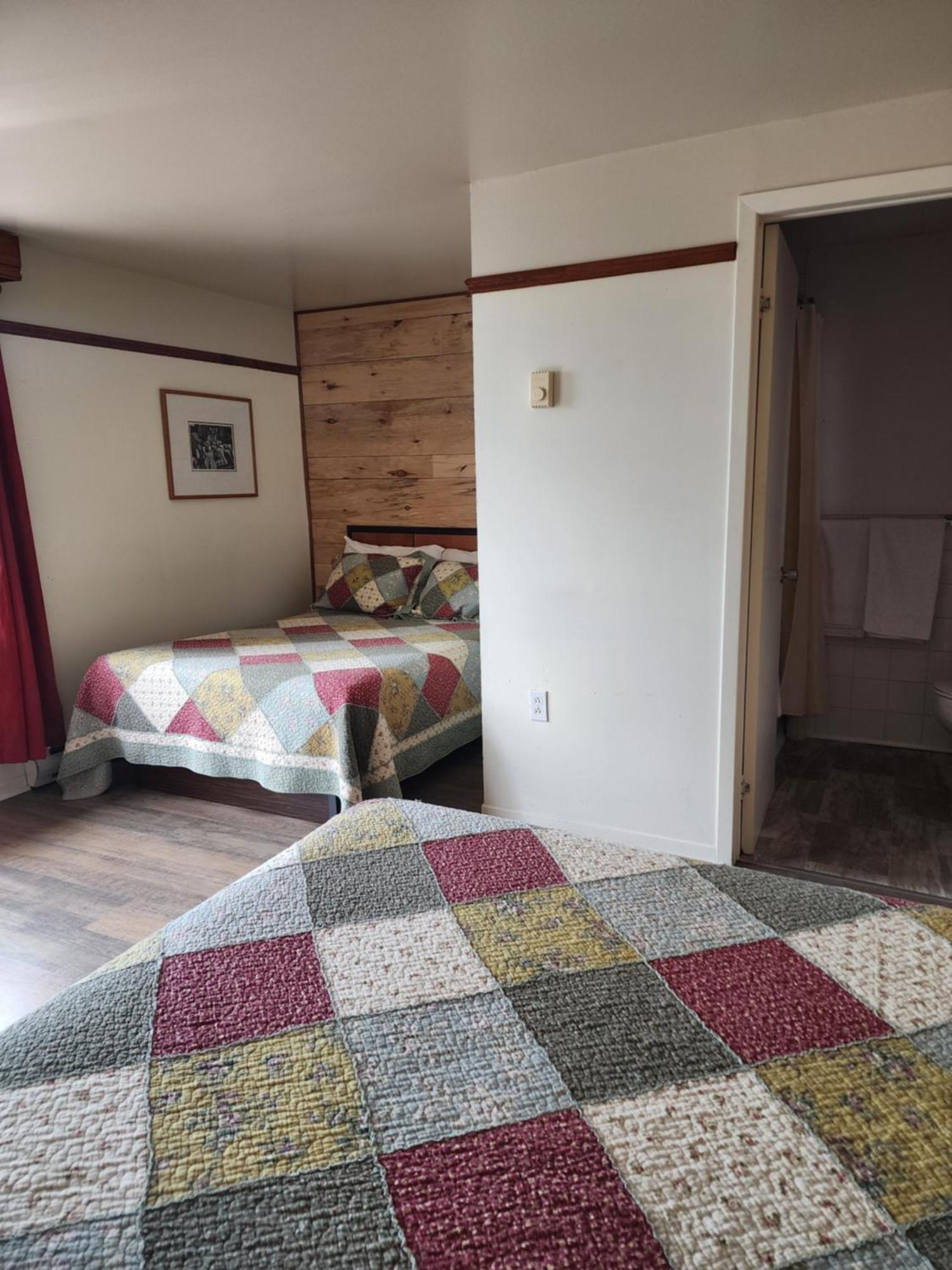 Motel Et Chalets Bo-Fleuve Evangeline Saint-Simeon  Ngoại thất bức ảnh