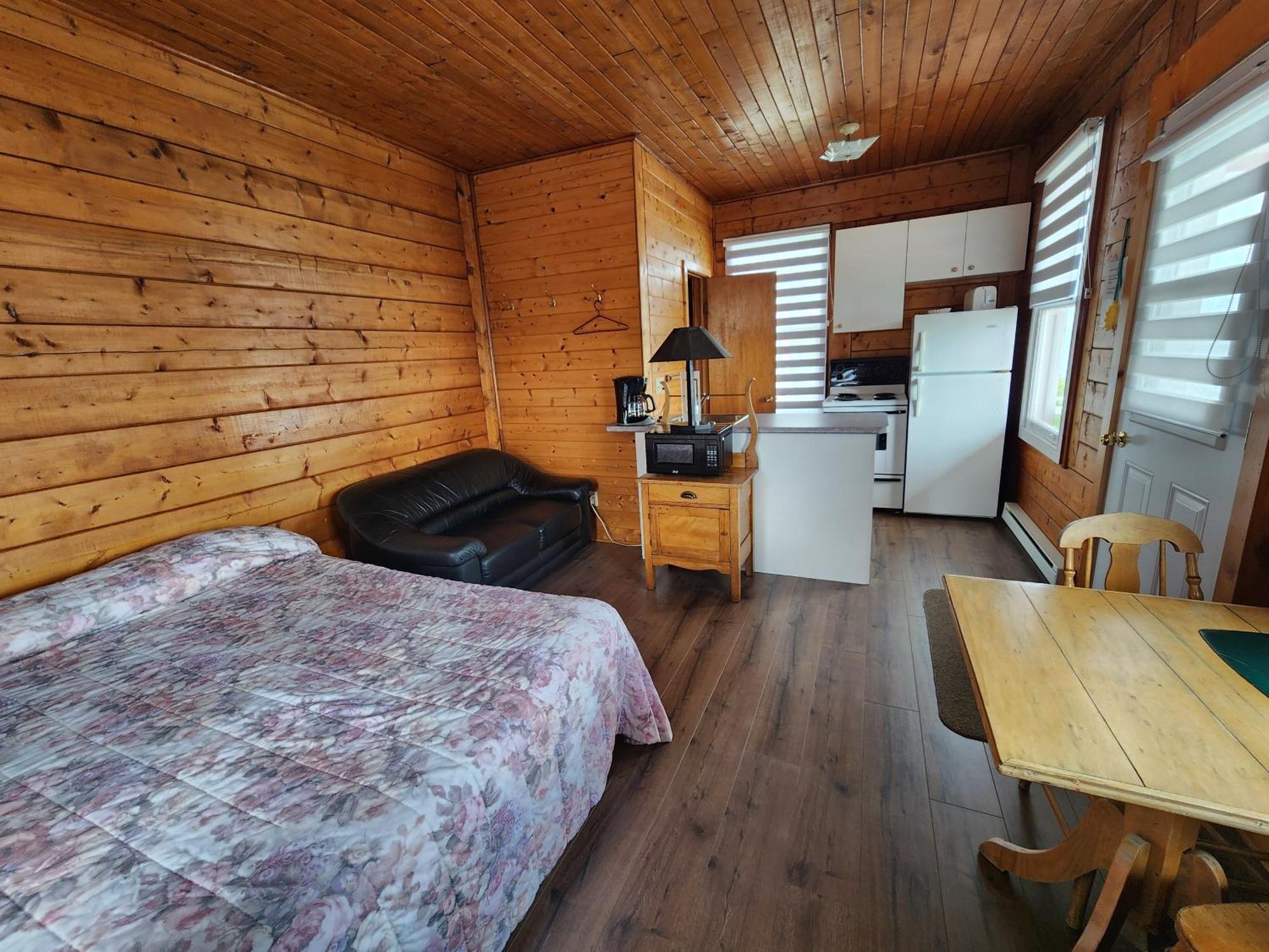 Motel Et Chalets Bo-Fleuve Evangeline Saint-Simeon  Ngoại thất bức ảnh