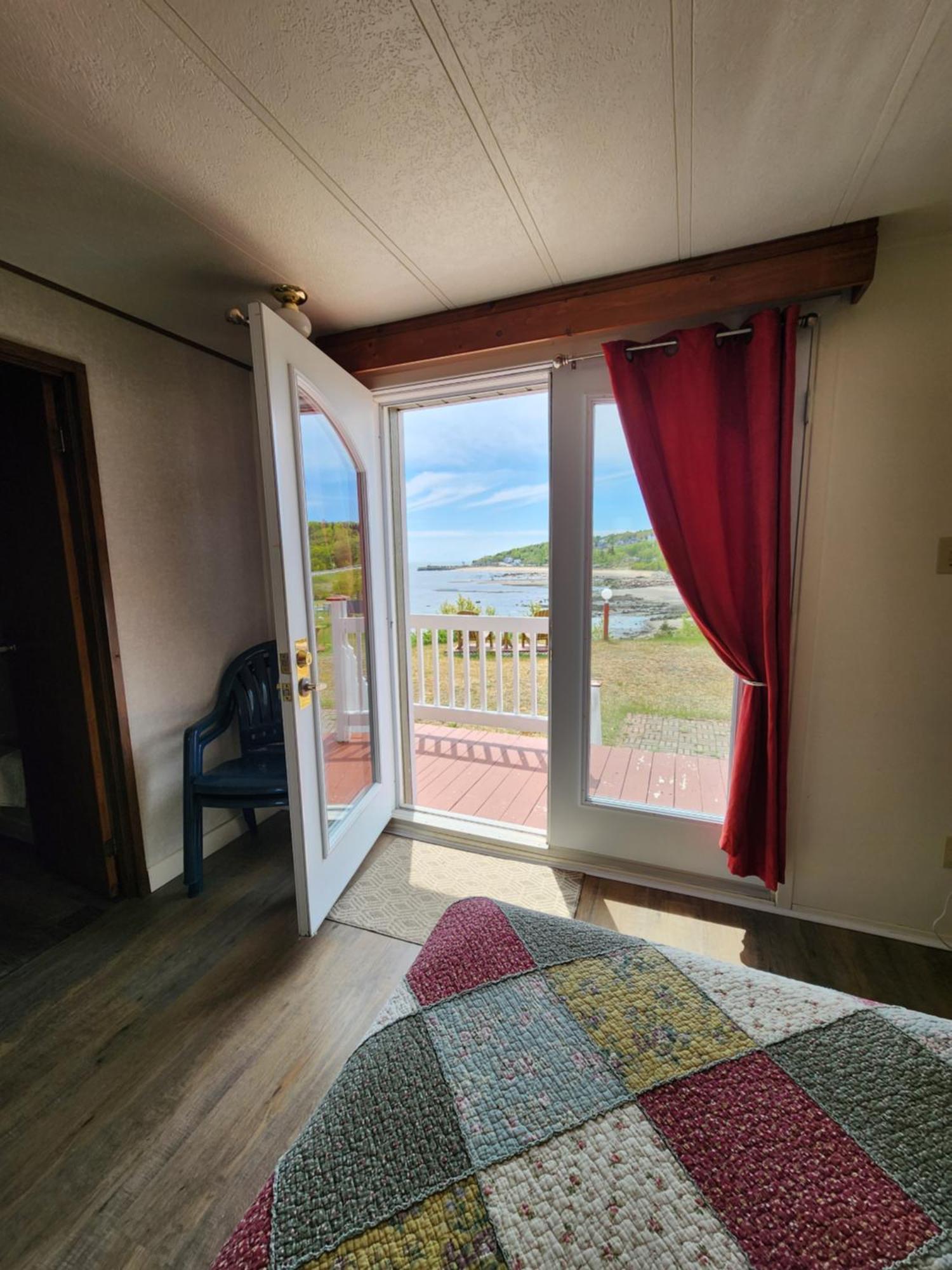 Motel Et Chalets Bo-Fleuve Evangeline Saint-Simeon  Ngoại thất bức ảnh
