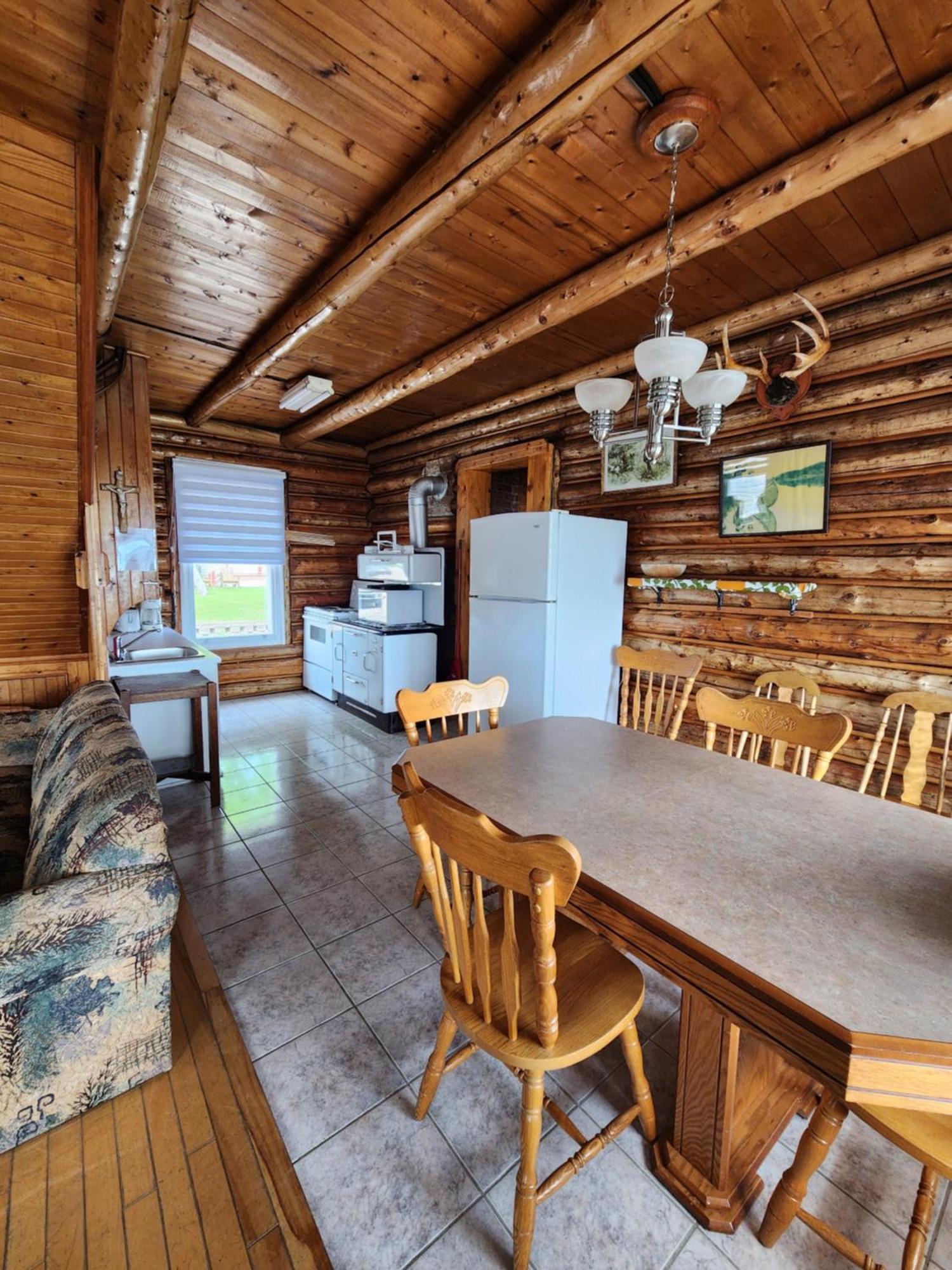 Motel Et Chalets Bo-Fleuve Evangeline Saint-Simeon  Ngoại thất bức ảnh