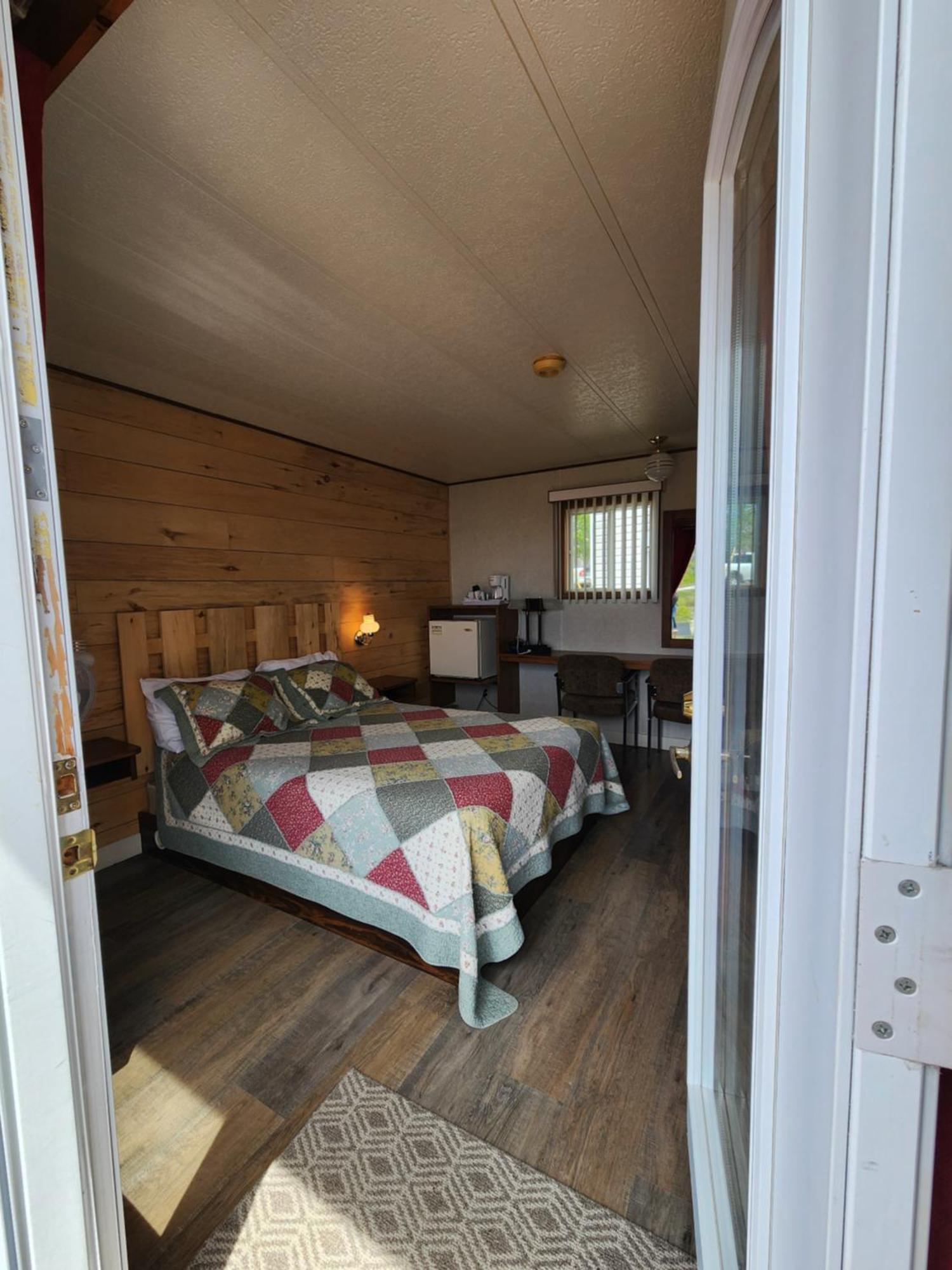 Motel Et Chalets Bo-Fleuve Evangeline Saint-Simeon  Ngoại thất bức ảnh