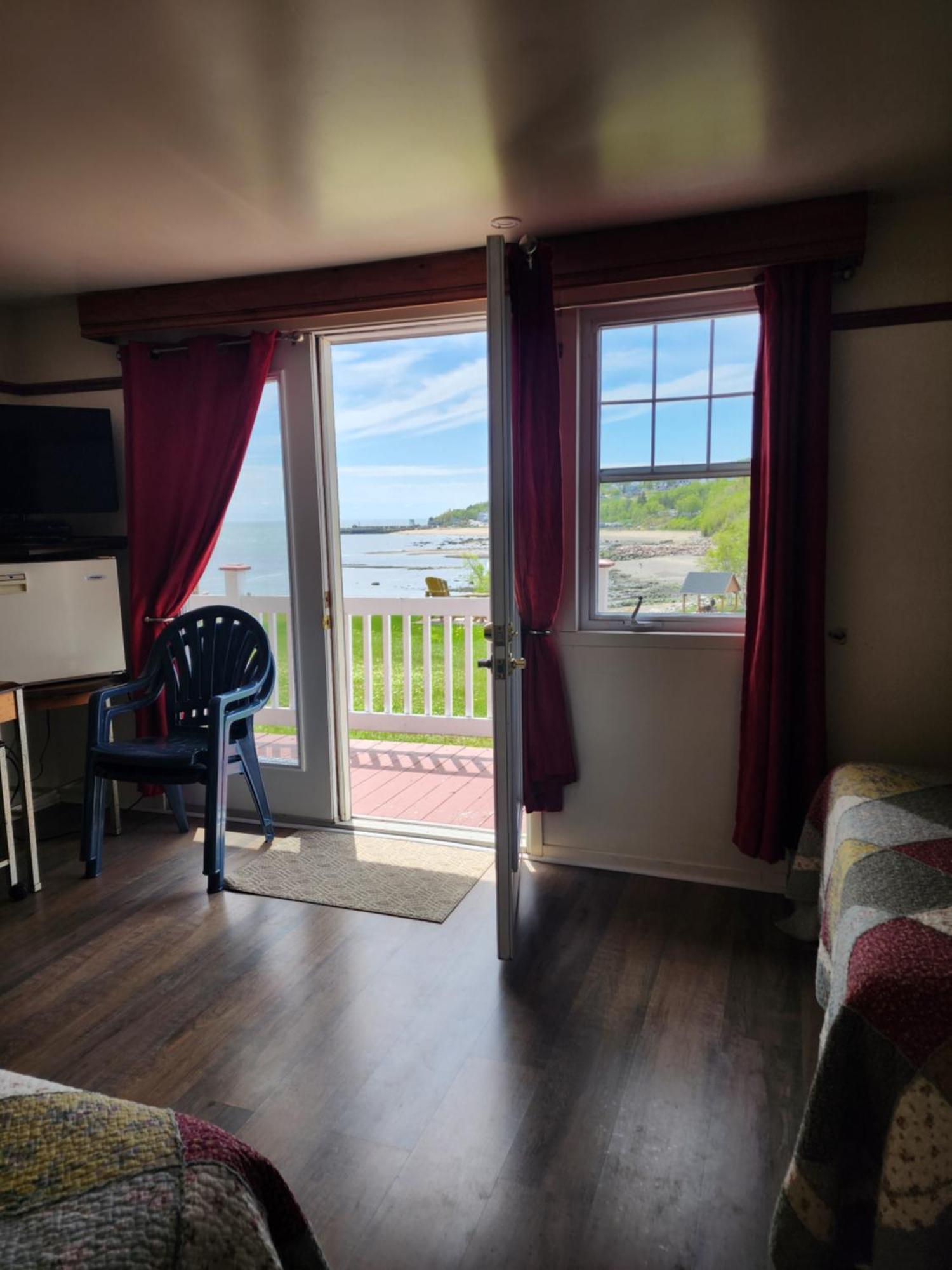 Motel Et Chalets Bo-Fleuve Evangeline Saint-Simeon  Ngoại thất bức ảnh