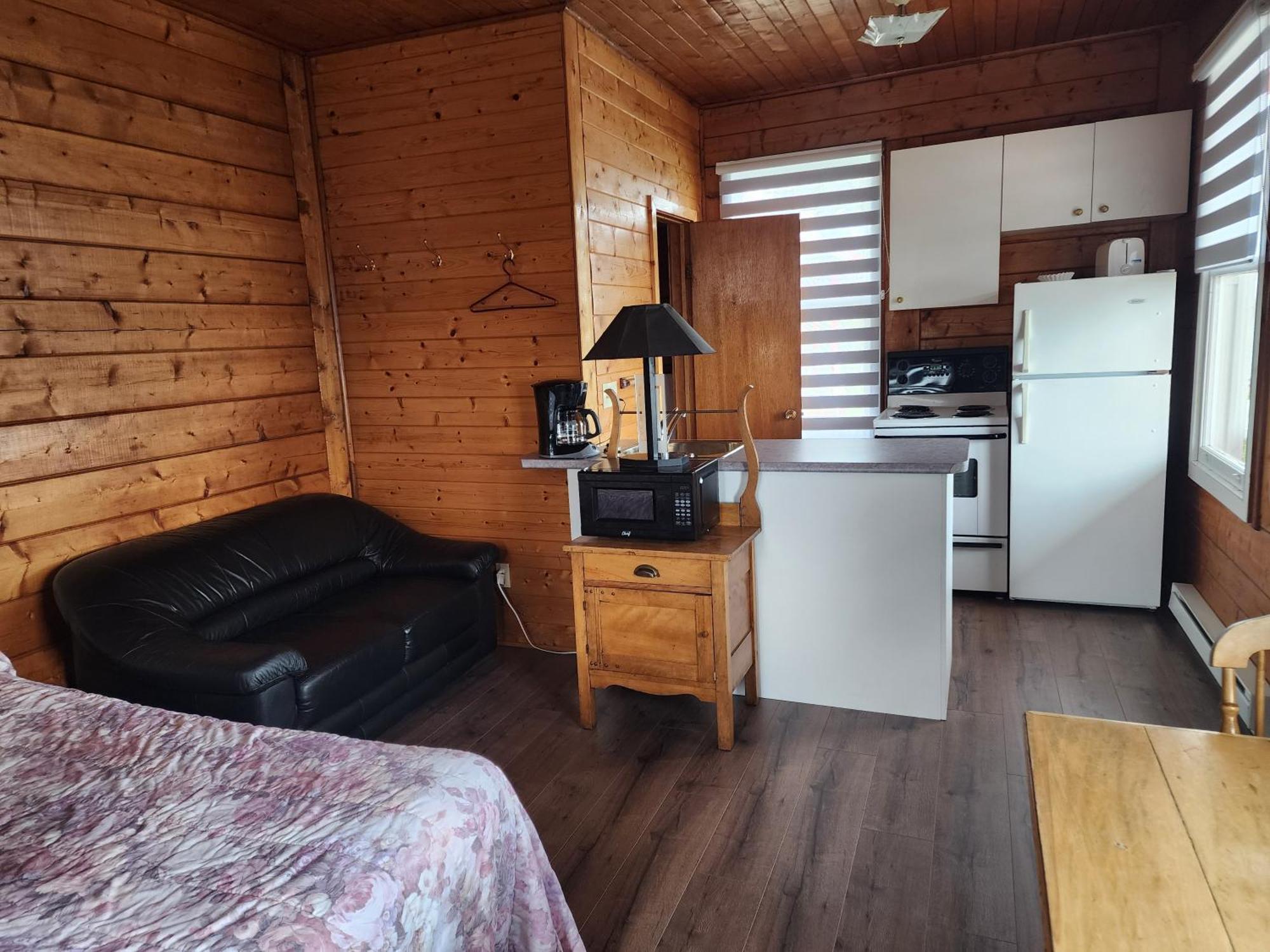 Motel Et Chalets Bo-Fleuve Evangeline Saint-Simeon  Ngoại thất bức ảnh
