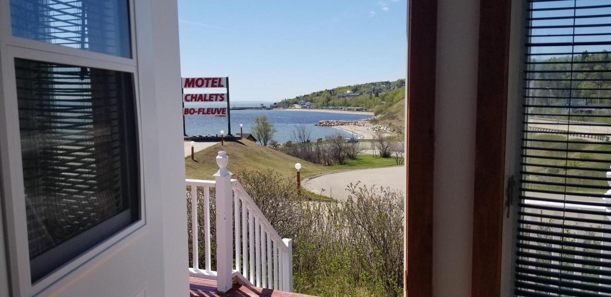 Motel Et Chalets Bo-Fleuve Evangeline Saint-Simeon  Ngoại thất bức ảnh
